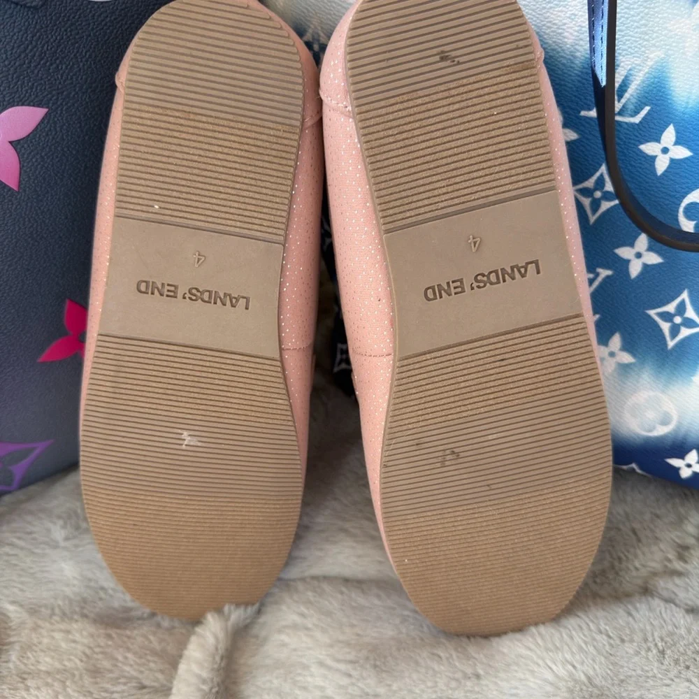 Land's End $50 Kids Fuzzy‎ Lined Light Blush Shimmer Moccasin Slippers Sz 4 NWT